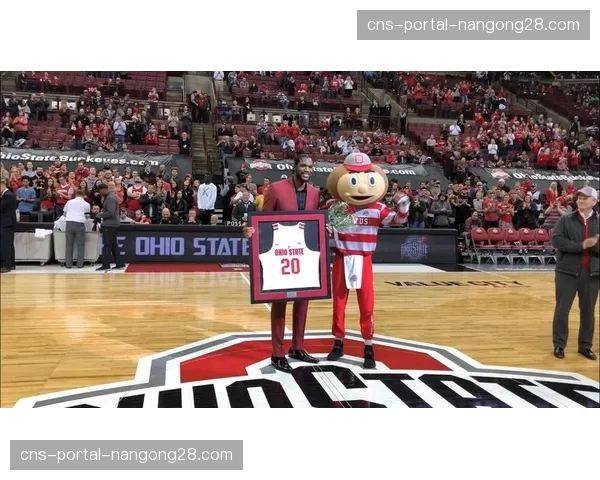 中场休息期间，风暴队为2025年退役的功勋球员举行球衣退役仪式